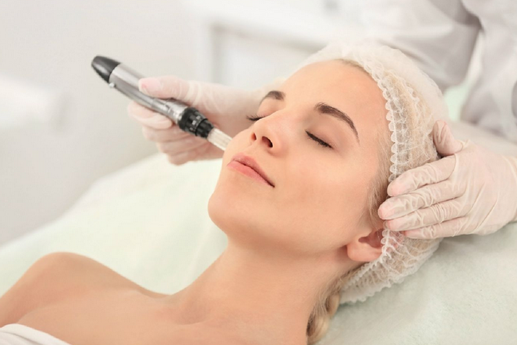 a woman getting a skinbooster