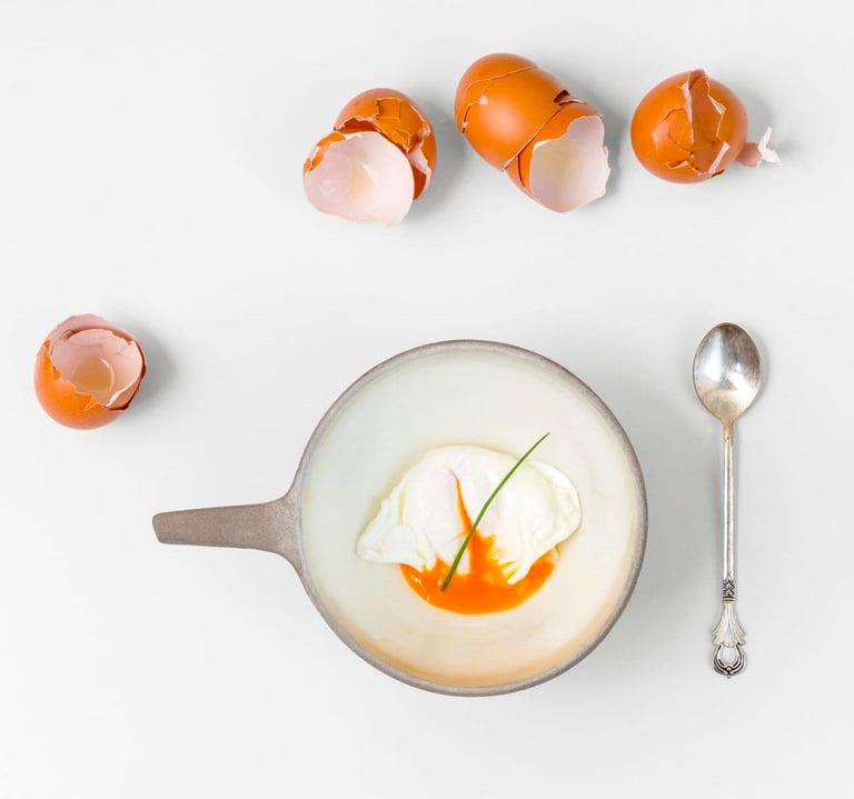 Poached egg with chives - Learn to cook it with the chefs of Villa Eats in Naxos