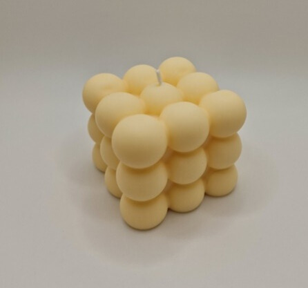 Candle molded in the shape of a 100% natural bubble with vanilla essential oils