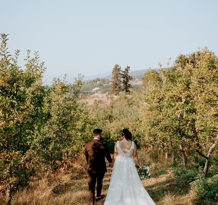 penticton wedding photoshoot creek and gully