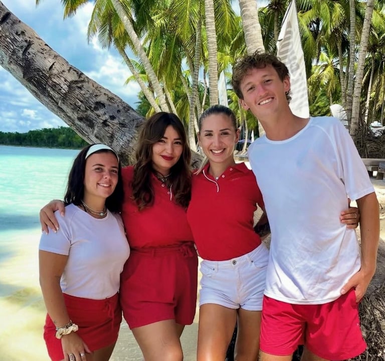 Équipe animation Travel Anim souriants