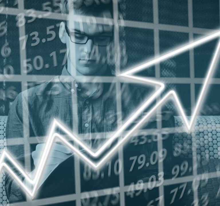 Um homem analisando gráficos de resultado