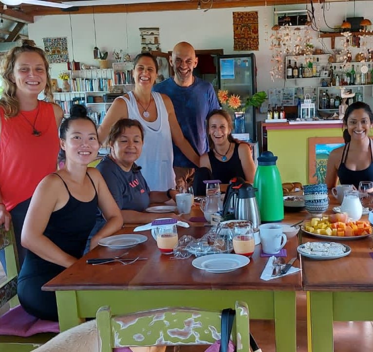 Participantes de retiro en Shaya Yoga Retreat Center 
