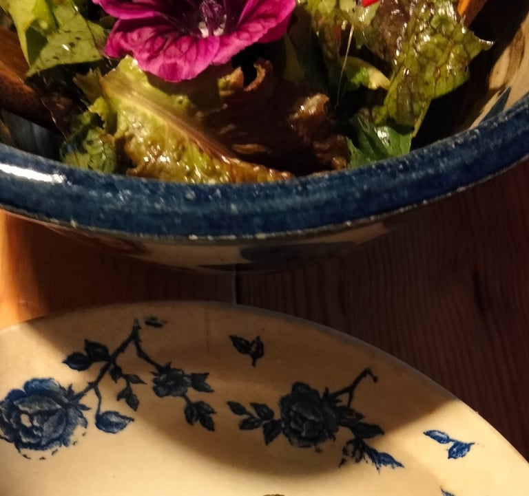 Salade sauvage et cake à l'ortie