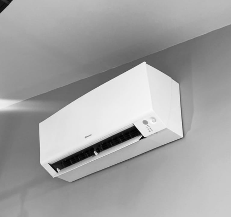 Installation clim Daikin : pose d'un split mural performant et esthétique par PAC OURAGAN.