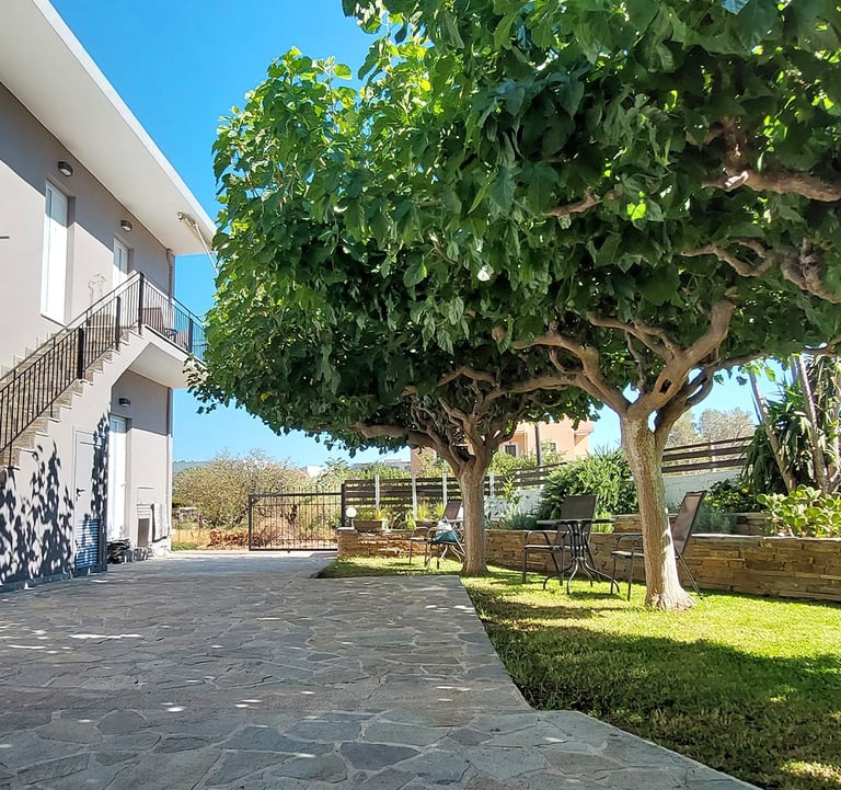 stelios studios outdoor in sougia