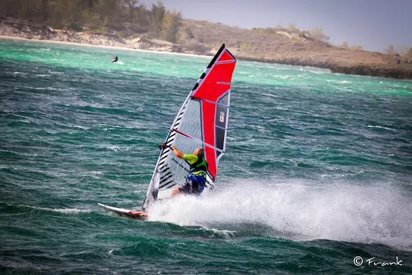 windsurf à Madagascar dans la baie de Sakalava devant Ocean Lodge