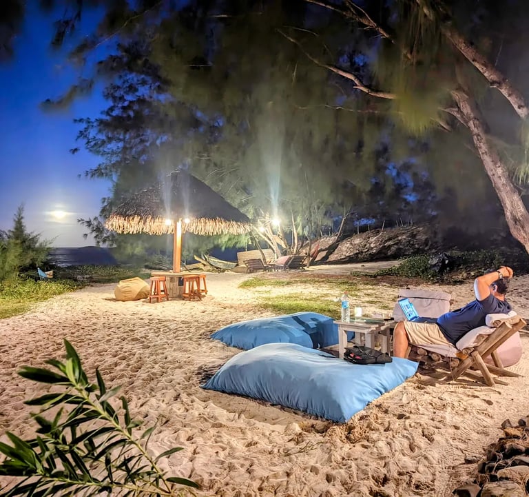 Wi-Fi Starlink disponible à Ocean Lodge sur la plage de la baie de Sakalava