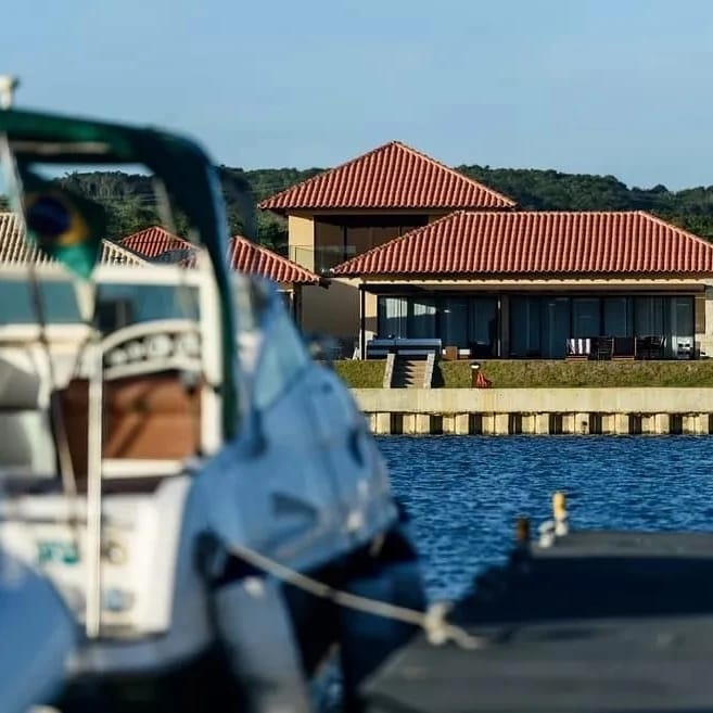 Casas com Lancha na Porta