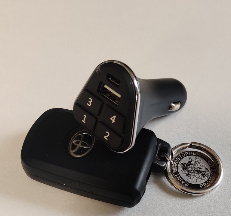 Universal Gate Remote Hidden in Car – Cigarette Lighter Transmitter for Garage & Gate Automation