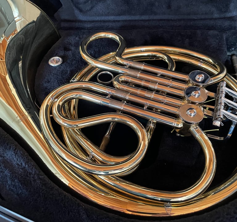 un cor dans son étui