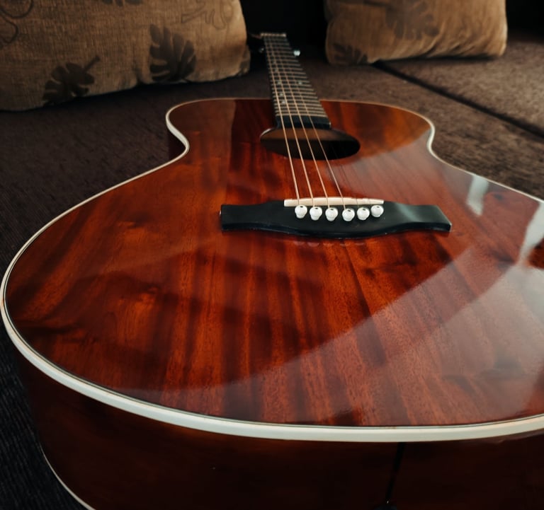 Guitar Sri Lanka. Solid Mahogany Acoustic Guitar OM
