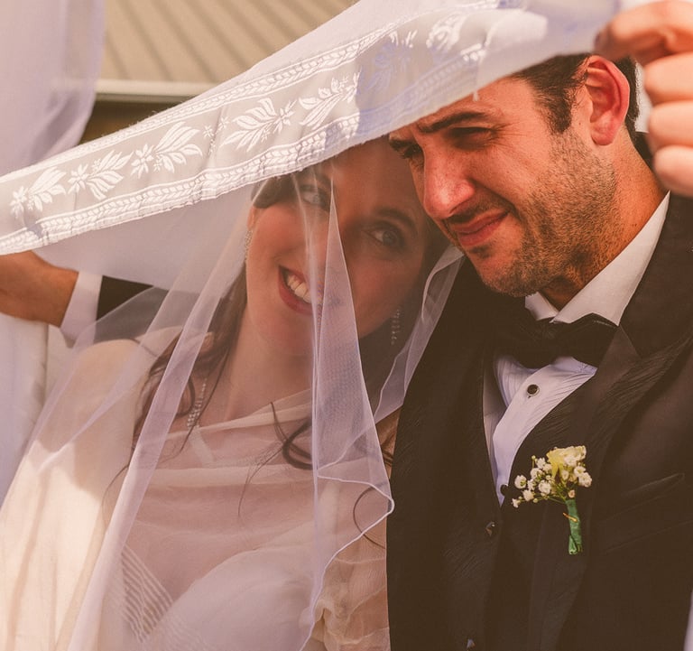 novios en una boda judía casamiento de día, fotógrafos de casamientos en Córdoba