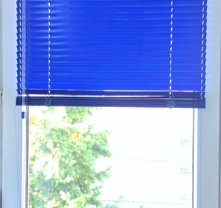 Producator jaluzele orizontale din aluminiu cu lamele de 25 sau 16 mm, Asiroll Livram in toata tara