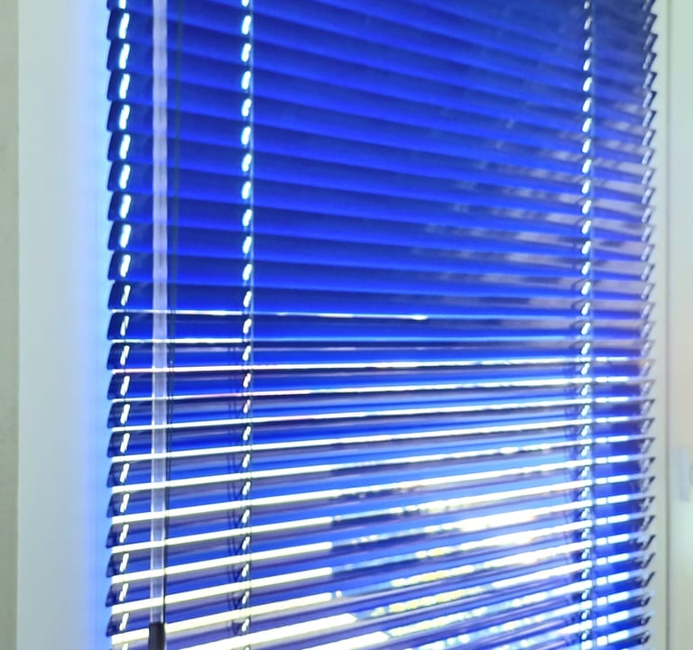 Producator jaluzele orizontale din aluminiu cu lamele de 25 sau 16 mm, Asiroll Livram in toata tara