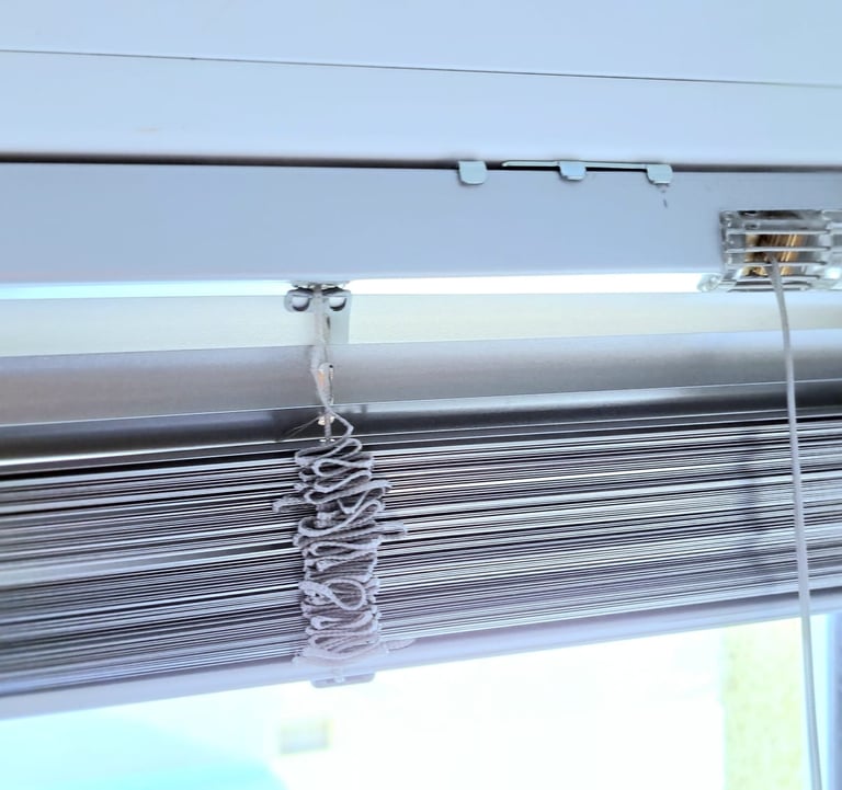 Producator jaluzele orizontale din aluminiu cu lamele de 25 sau 16 mm, Asiroll Livram in toata tara