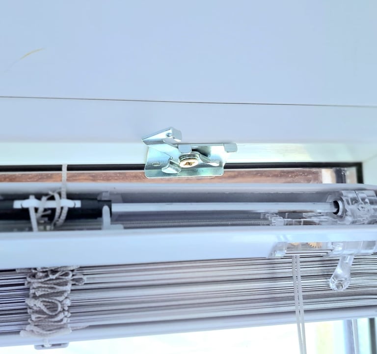 Producator jaluzele orizontale din aluminiu cu lamele de 25 sau 16 mm, Asiroll Livram in toata tara