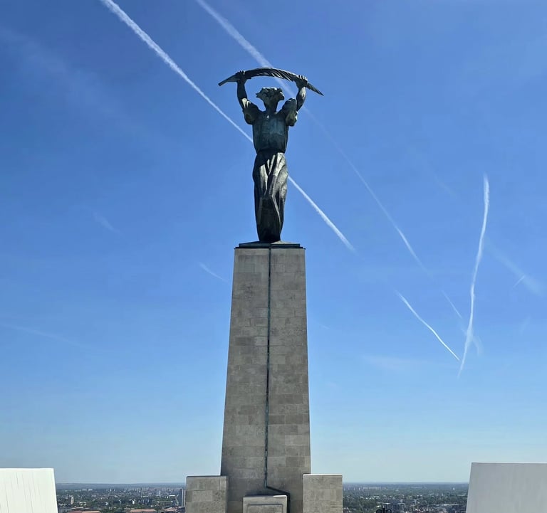 Pomnik wolności na szczycie Góry Gellerta w Budapeszcie
