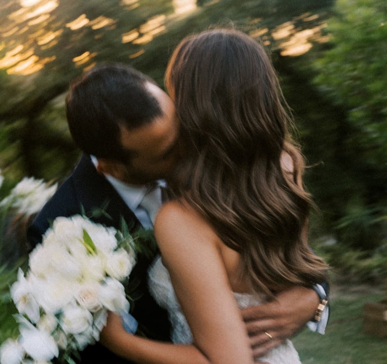 Bride with soft Hollywood waves hairstyle, with beautiful white flower bouquet by Adriana Moreira