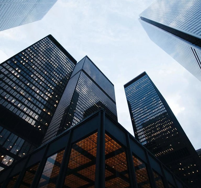 Edificios corporativos modernos en Murcia - Seguro multirriesgo empresarial Allianz