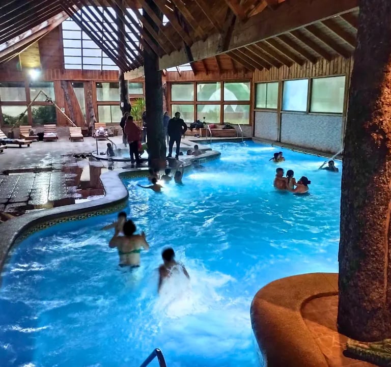 Piscina temperada techada.  Entre Victoria y Curacautin, cercande Conguillio, Corralco, Malalcahuell