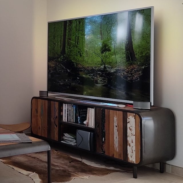 TV et meuble TV meublé de tourisme confort et lumière