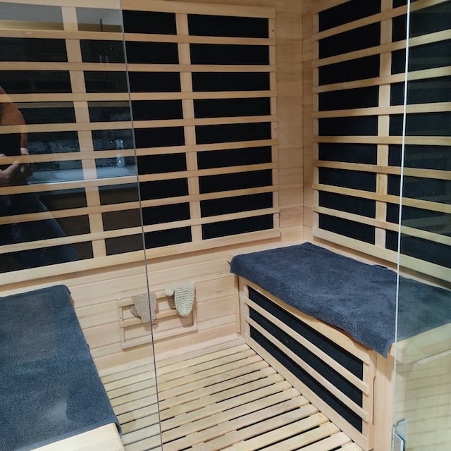 sauna infra rouge meublé de tourisme confort et lumière