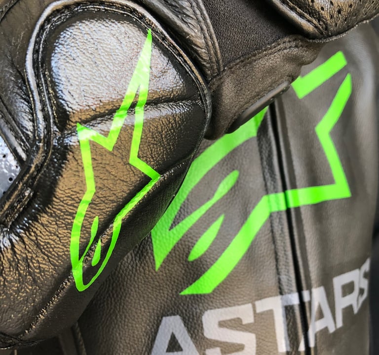 VESTE GANTS ALPINESTARS PERSONNALISÉS PAR DKM CUSTOM