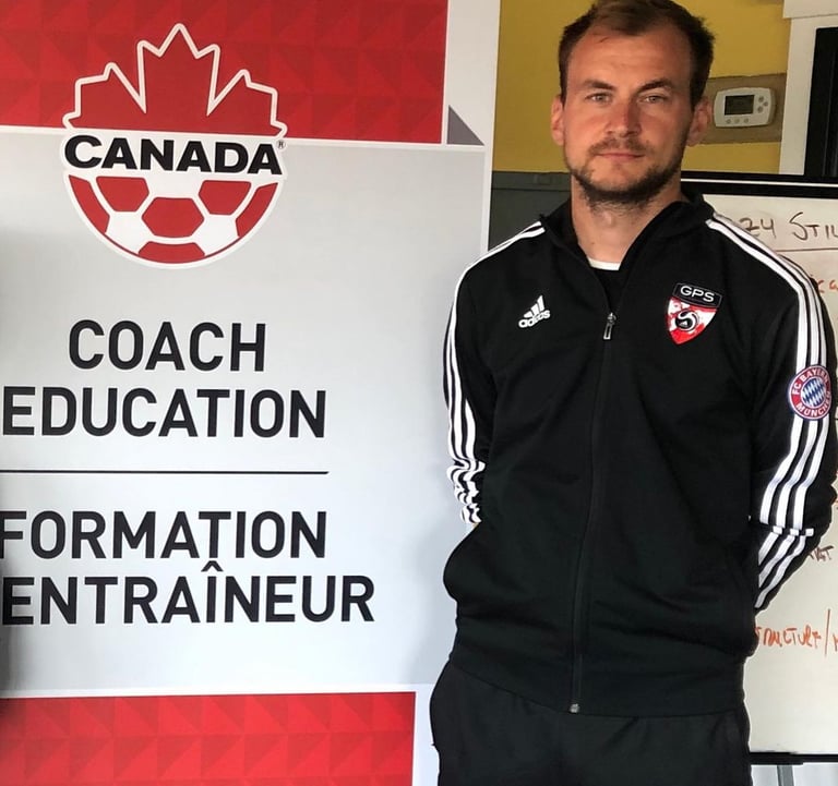 Bogdan Botezatu la un curs de formare organizat de federația din Canada în Edmonton