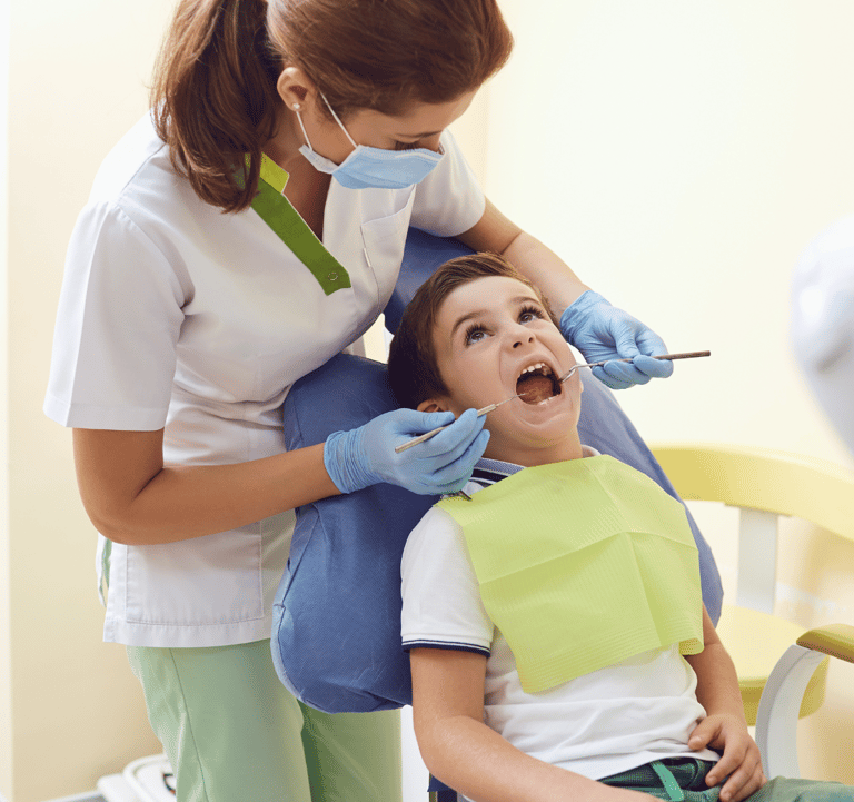 Odontopediatria em Setúbal, cuidados dentários especializados para crianças e adolescentes.
