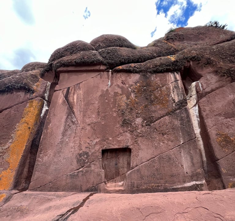 Porte du Soleil, Amaru Muru, aussi appelée Porte des Dieux, site sacré, AYRAMA Voyage Signature