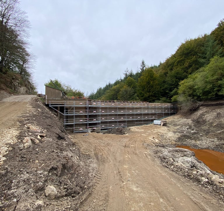 échafaudage du barrage hydroélectrique à Albine - proche de Castres - Tarn
