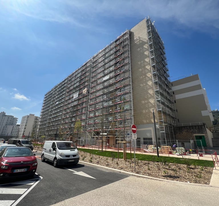 échafaudage de la Grand Rue Jean Moulin à Alés - Cévennes - Gard