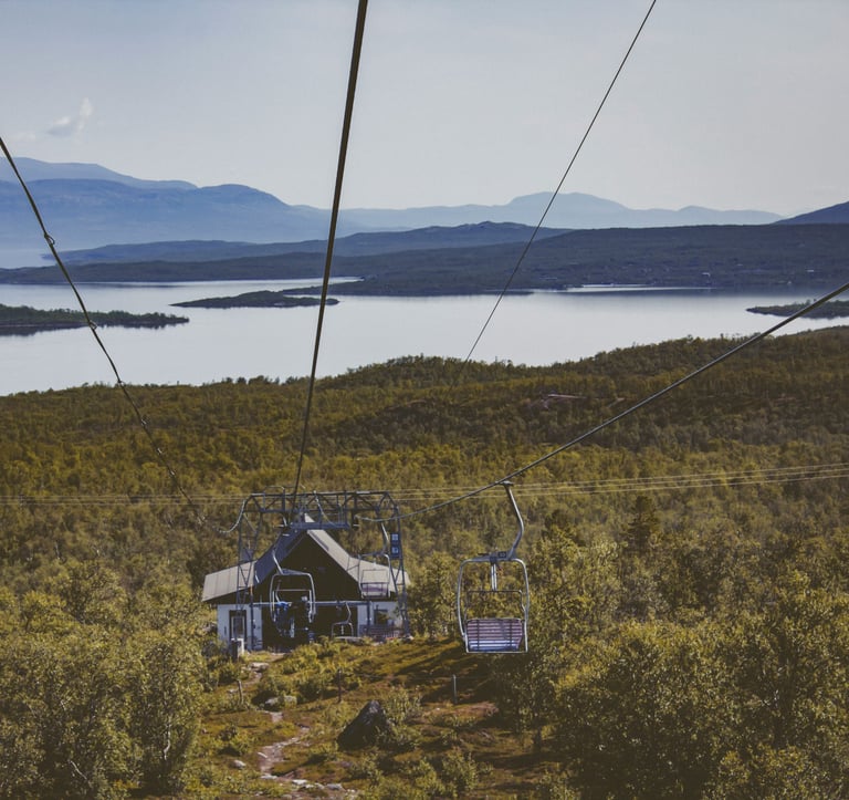 Kolej linowa na Abisko Sky Station, Laponia, Szwecja..