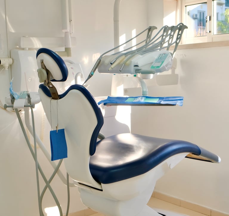 Clínica especializada em dentes fixos em 1 dia em Setúbal, ambiente moderno e acolhedor.