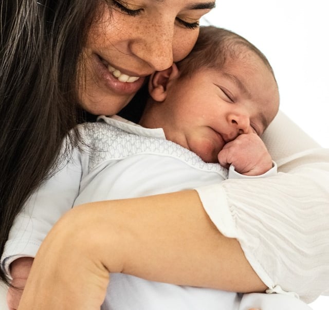 Apoio domiciliar com criancas e bebes