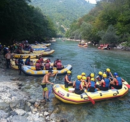Rafting on the Neretva River with guests preparing to go rafting