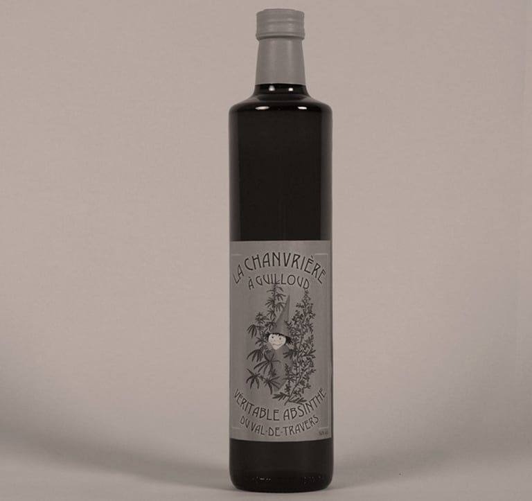 Bouteille d'absinthe La chanvriere qui mélange chanvre et absinthe produite par Guilloud