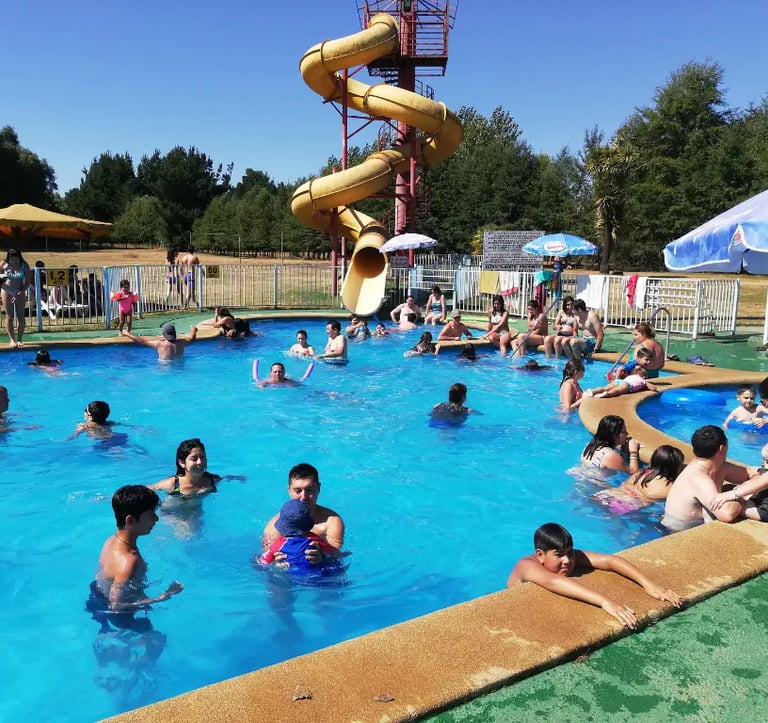Piscina exterior con tobogán, en Yukatan