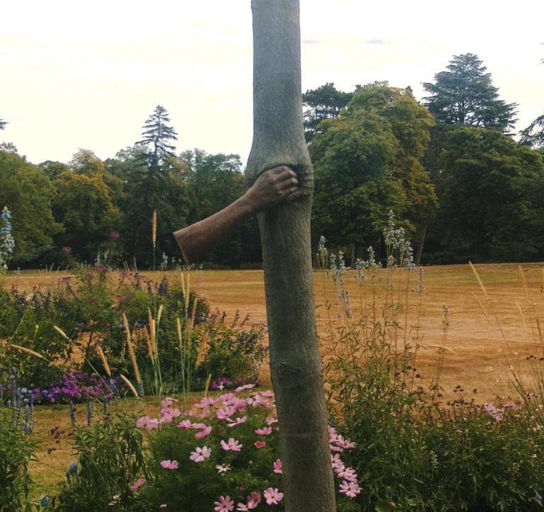oeuvre symbolisant les coupures de liens transgénérationnels, dans les loyautés familiales