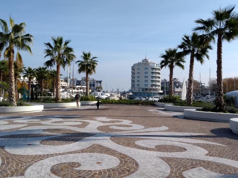 Paseggiata a Portoverde, zona relax di portoverde