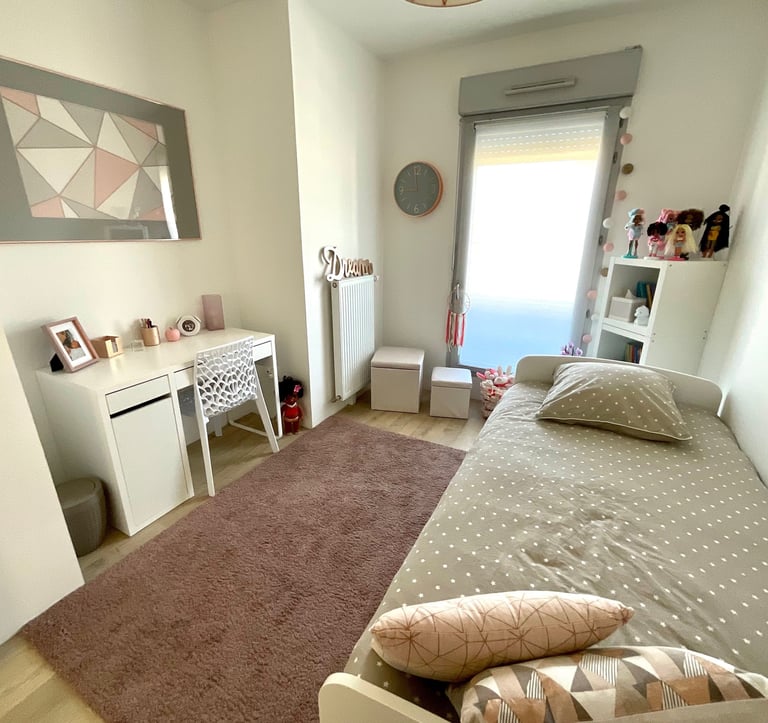 Décoration chambre enfant fille, parquet, déco rose et gris, décoration, chambre enfant Torcy 77