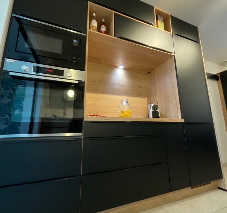 Rénovation cuisine bois et noir mat Montévrain (77)