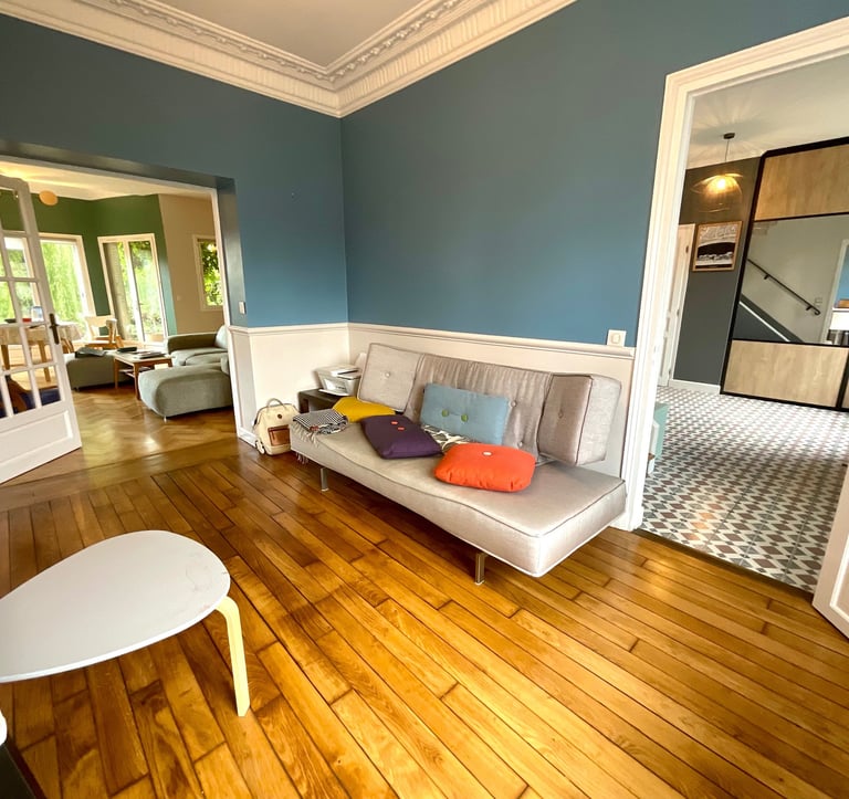 Rénovation séjour, vitrification parquet, moulures, maison ancienne, meulière, Lagny-sur-Marne