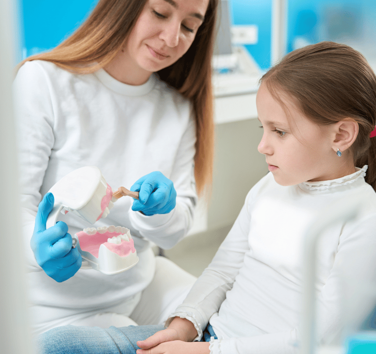 Clínica especializada em odontopediatria e cuidados dentários infantis em Setúbal.