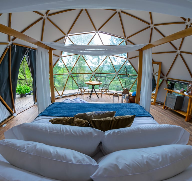 Habitacion de lujo en Casa Quincha Glamping lenceria de lujo 