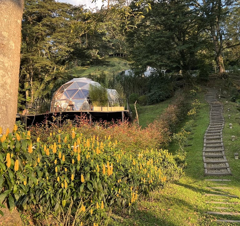 Hermoso atardecer en Casa Quicha Glamping cerca de Bogota