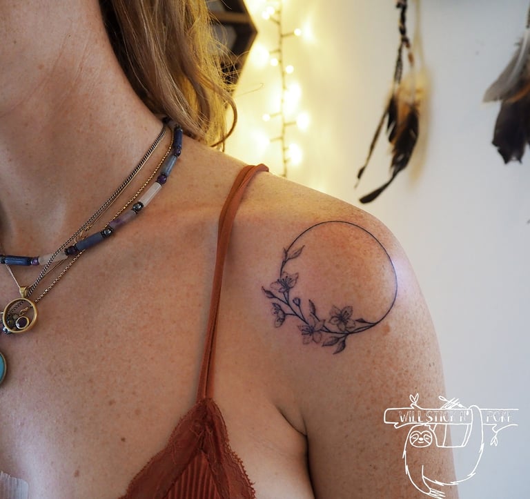 Dotwork handpoke tattoo