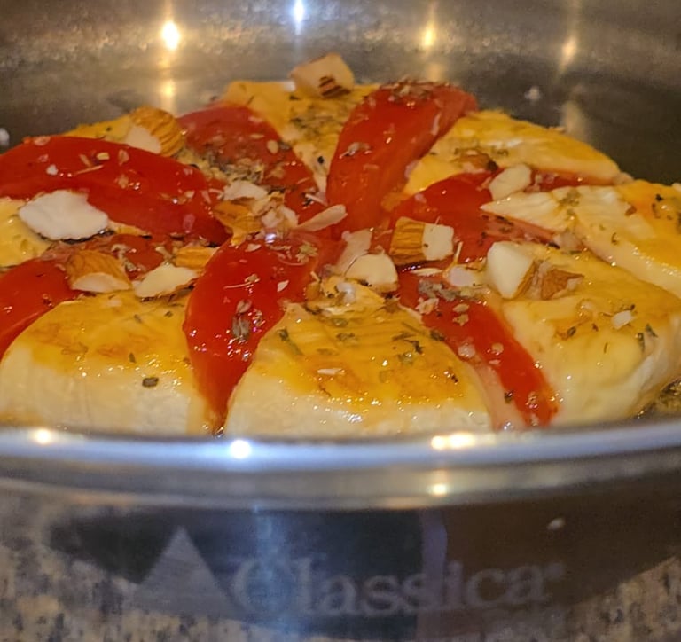 queso brie derretido con miel y tomates y con ajo