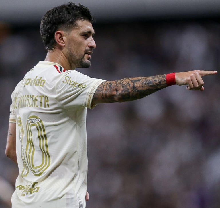 Arrascaeta autor do gol do Flamengo contra o Ceará